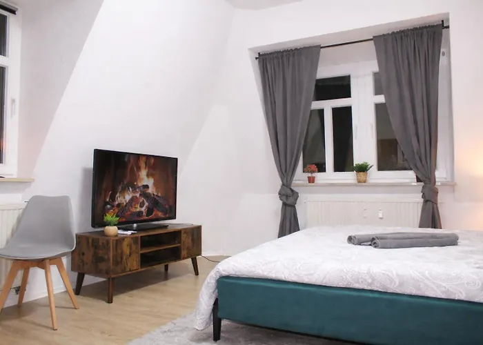 Comfortable Private On Elbe River Hotel