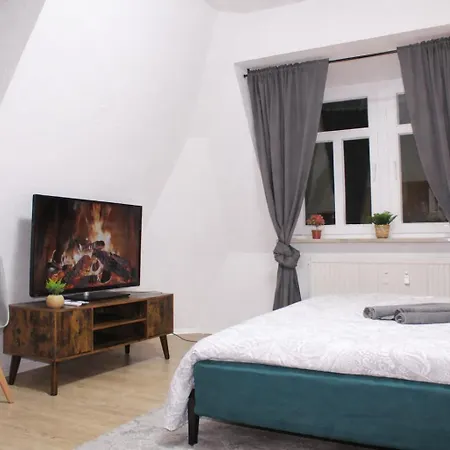 Comfortable Private On Elbe River Hotel